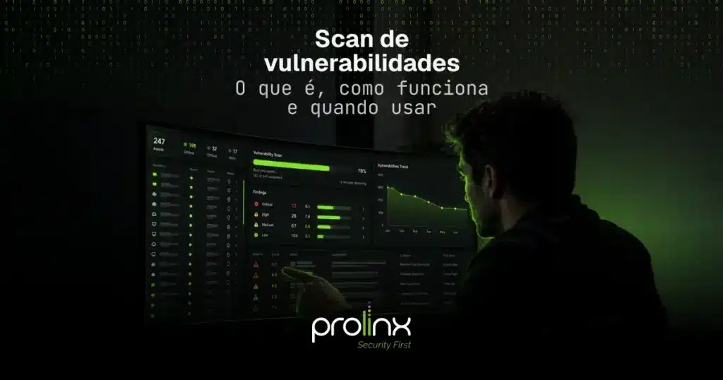 Analista de segurança revisando relatório de scan de vulnerabilidades em painel de monitoramento